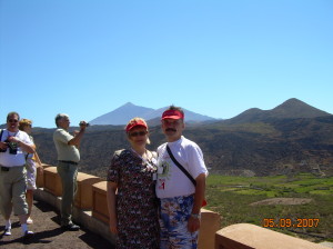 Фото на Канарах на фоне вулкана Тейде (3192 м над уровнем моря).